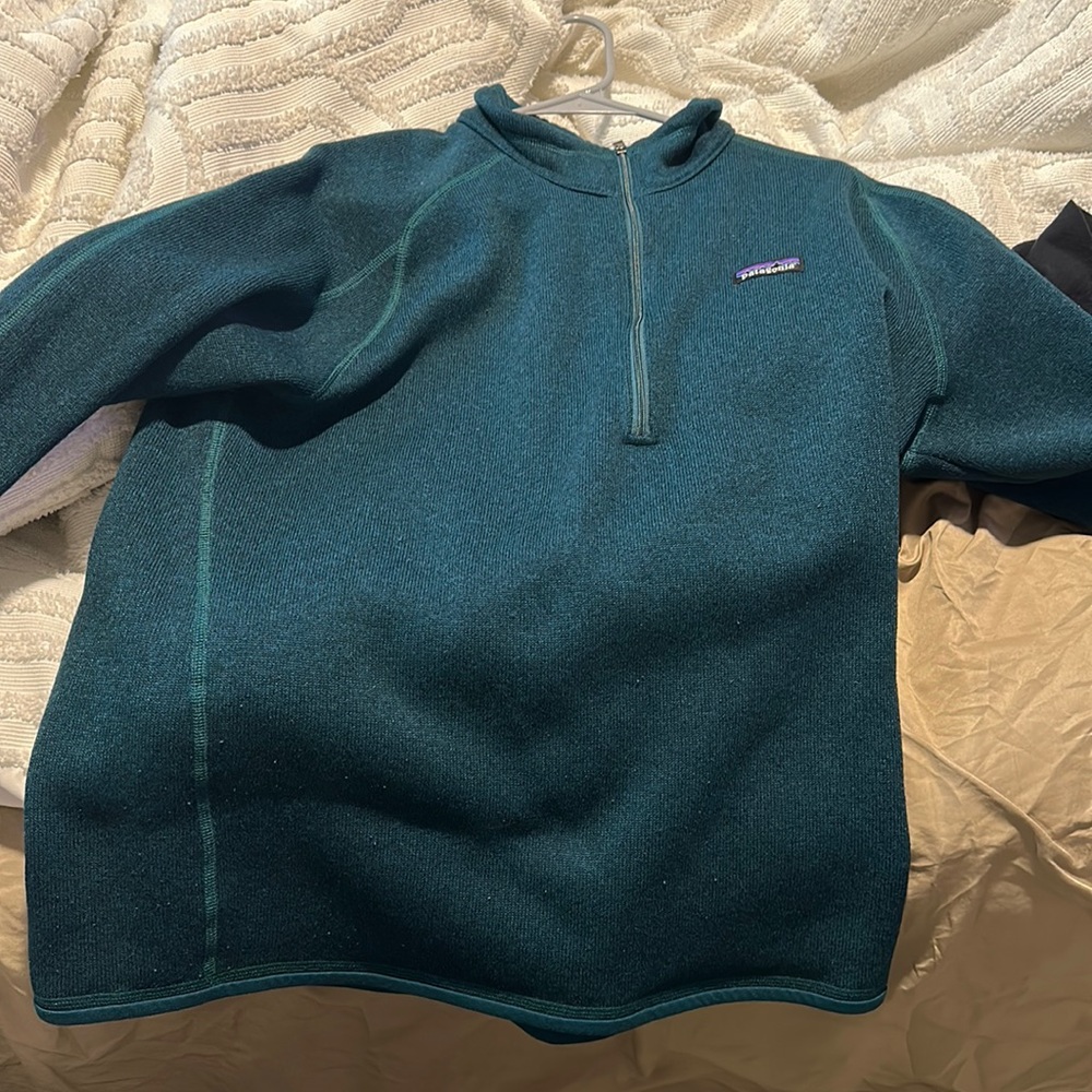 Dark pine green Patagonia fleece only work once